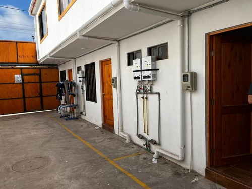 Se Vende Propiedad Con 5 Dptos. En Pasaje Singapur