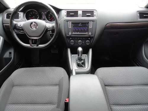 Imagen 8 de 13 de Volkswagen Vento Confortline Tsi