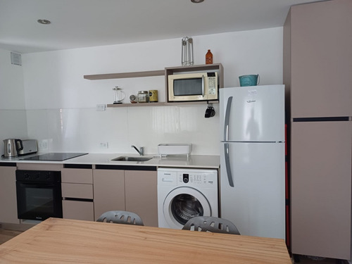 Ph 1 Ambiente Dividido, A La Calle, En Planta Baja Con Entrada Independiente En Barrio Pompeya