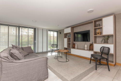 Edificio Av. Irarrázaval (1 Est. 1 Bod.) Vista Poniente Pi
