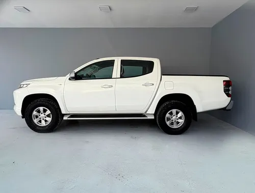 Mitsubishi L200 2.4 GLX 4x2 Mt