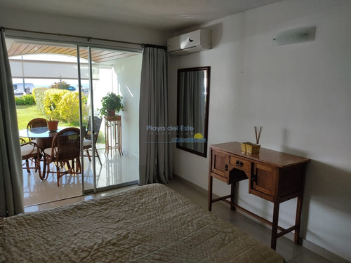 Venta Apartamento 3 Dormitorios En Suite, Península, Frente Al Puerto, Punta Del Este- Ref: 11642
