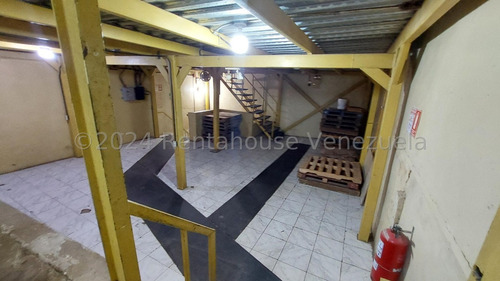 LG Vendo Edificio Industrial Con Local Comercial En Prado De María, 1920 Mtrs. Punto Comercial De Mas De 30 Años