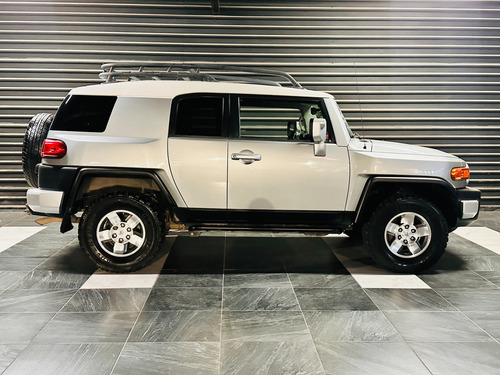 Toyota Fj Cruiser 3p Premium Aa Ee Ra Abs 4x4 At