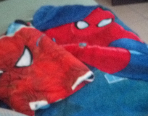 Set Toalla De Playa Y Toalla Poncho De Niño Spiderman (Usado)