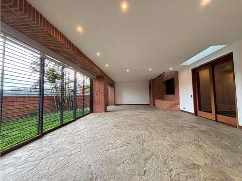 Se Vende Pb Duplex 489.84m2 3h+s/3.5b+s/3p. La Alameda