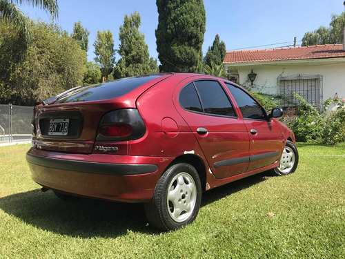 Imagen 4 de 13 de Renault Megane 1997 2.0 Rxe