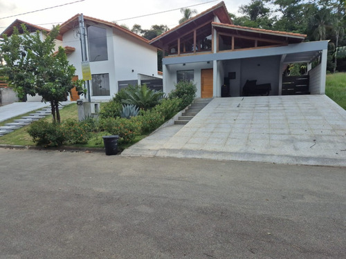 Linda Casa! Com 3 Quartos Suites À Venda, 200 Metros Quadrados