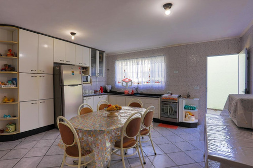 Sobrado À Venda, 3 Quartos, 1 Suíte, 2 Vagas, Gerassi - Santo André/sp - 77100