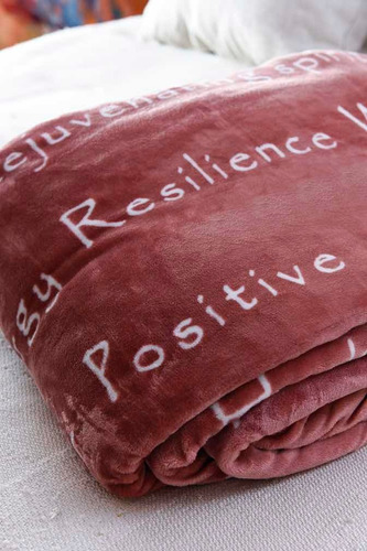 Frazada Mariages Home Málaga "Energía Positiva" Flannel edredón color rosa viejo de 240cm x 230cm