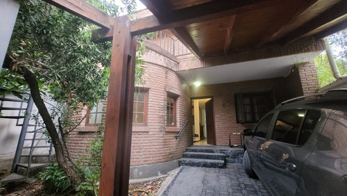 Casa 3 Dormitorios - Cochera Y Patio - Barrio Alberdi