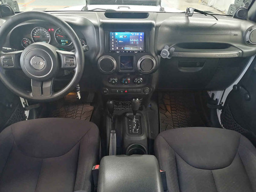 Imagen 12 de 15 de Jeep Wrangler 2013 5p Unlimited Sport 4x4 A/a Cd