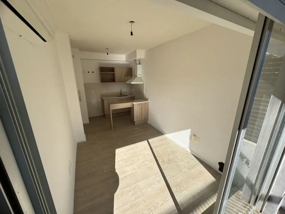 Alquiler Apartamento 2 Dormitorios Con Patio Y Aire Acondicionado En La Blanqueada · Foto 3