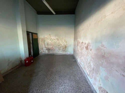 Imagen 4 de 6 de Venta Local Sobre De La Vega - Moreno Sur