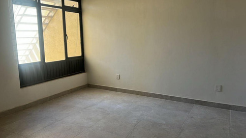 Local O Oficina Comercial En El Centro, Lagos De Moreno, Jal. Uso Comercial
