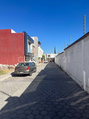 Terreno En Privada En La Colonia La Carcaña