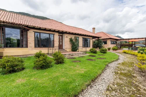 Casa En Venta En Llano Grande. Cod V2472