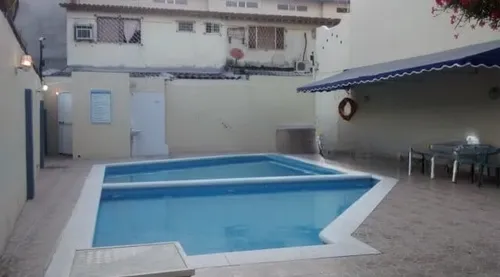 Casa De Tres Niveles Con Excelente Ubicación Cod. 13695