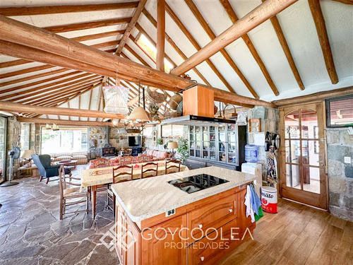 Casa En Venta De 9 Dorm. En Las Cabras