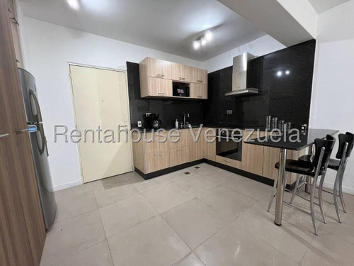 Agp Apartamento Con Cocina Equipada, Piso Porcelanato, Piscina, En Venta En Santa Eduvigis 25-16474 Ys