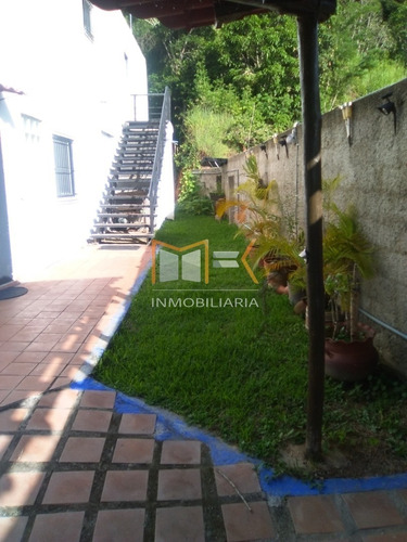 Imagen 5 de 21 de Mk Inmobiliaria, Vende Bella Y Cómoda Casa De 1389,88 Mts² De Terreno Y 403,81 Mts² De Construcción, Ubicada En La Urbanización Karimao Country / 04128517764