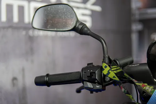Bajaj Pulsar 180 Fi Neon 2022