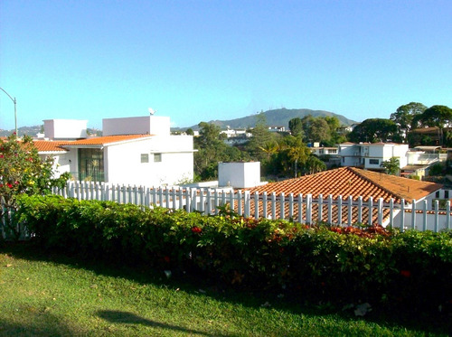 Casa Cumbres De Curumo Hermosa 