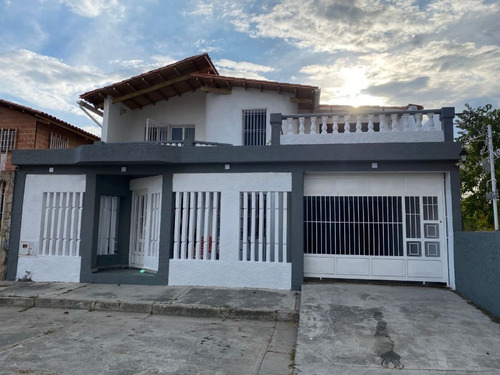 En Venta Casa De Dos Plantas En Urbanización Agua Sal, Ciudad Alianza, Guacara, Carabobo.