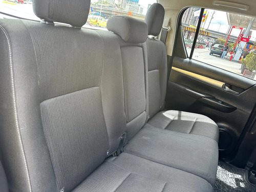 Toyota Hilux 4x4 2400cc Mt Aa