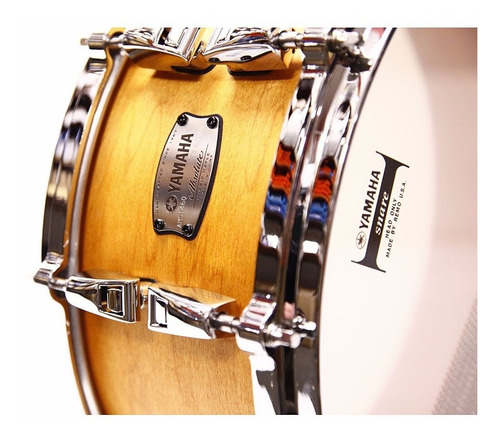 Imagen 2 de 6 de Batería Yamaha Acústica Absolute Hybrid Maple Am2f5