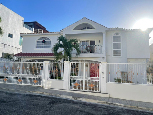 Imponente Casa En Venta En Arroyo Hondo 3