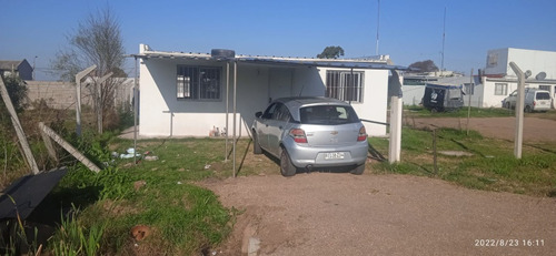 Casa De 2 Dorm , Cochera , Amplio Terreno Con Cerco Perimetr