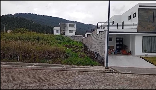 Terreno En Conocoto 912 M2 Zona Residencial
