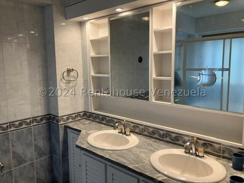 Porque Invertir En Este Apto. 1-está En Una De Las Urbanizaciones Más Céntrica Y De Mayor Demanda Y Segura De Caracas. 2- Edificio De Apenas 4 Pisos+ph 3- Comodo Y Ventilado Está En La Castellana