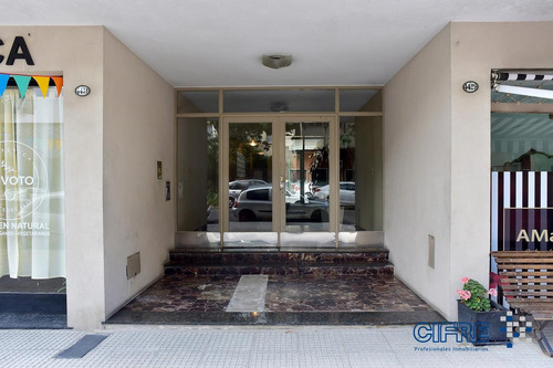 Departamento De 2 Ambientes, Lateral, Segundo Piso Por Escalera.