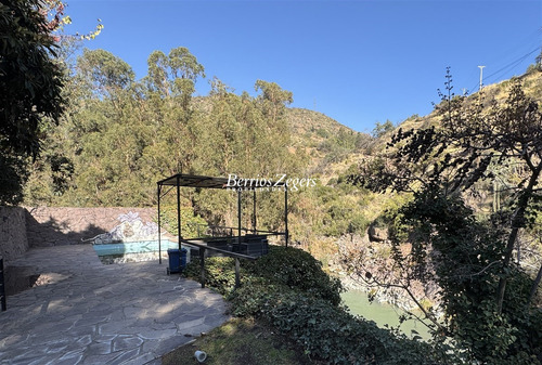 Casa En Venta De 4 Dorm. En Lo Barnechea Arrayan Rio
