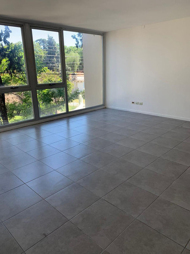 Alquiler - Oficina En Cerro De Las Rosas - Baño