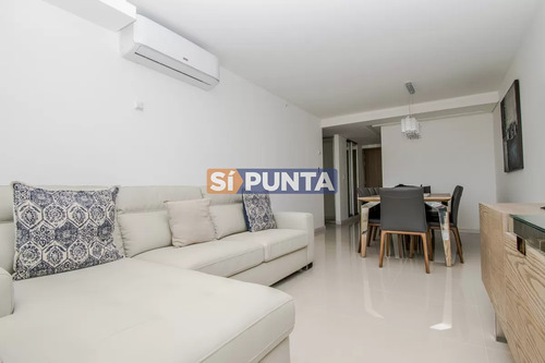 Apartamento De 2 Dormitorios + Servicio - Look Brava