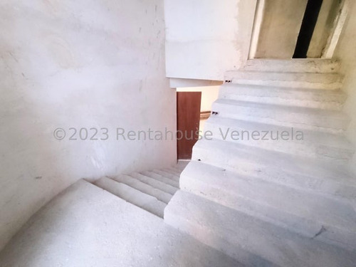 Townhouse En Venta Ubicado En Urbanismo Privado En Turmero: Las Carolinas
