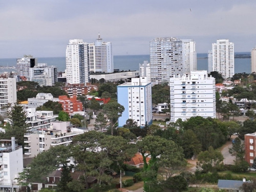 Imagen 24 de 28 de Departamento De Categoría En Oean Drive, Punta Del Este.