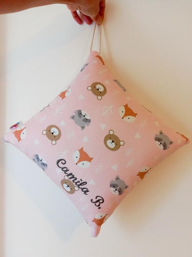 Imagen 3 de 10 de Almohadon Infantil 30x30cm Con Nombre Bordado Bebe Niños