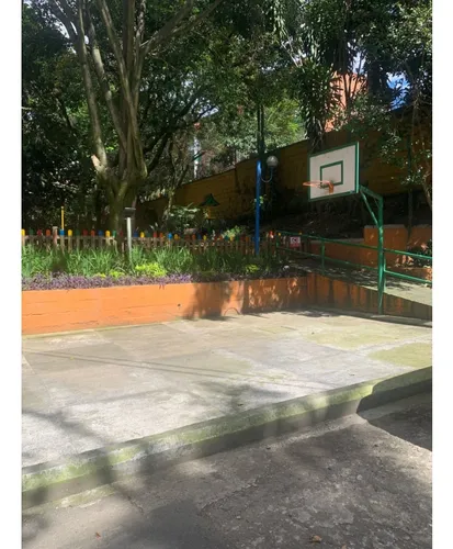 ¡se Arrienda Amplio Apartamento En Los Colores!