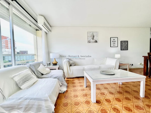 Apartamento De 3 Dormitorios Sobre Gorlero, Punta Del Este - Venta Y Alquiler