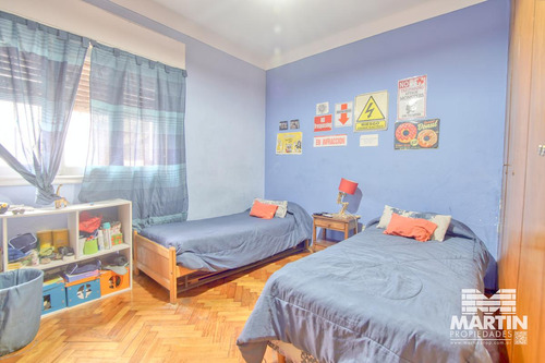 Casa De 4 Ambientes En Martínez Con Cochera Jardín Terraza Y Playroom.