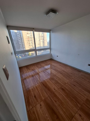 Departamento En Arriendo 1d/1b A Pasos Metro Mirador