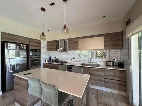 Casa En Venta A La Laguna En El Cantón, Escobar, G.b.a. Zona Norte
