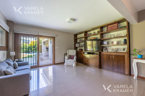 Casa En Venta En Martínez