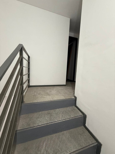 Dúplex De 3 Ambientes Con Cochera, Patio Y Terraza
