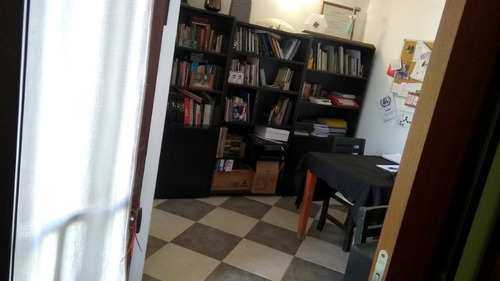 Venta De Pintoresca Casa En Ph Al Frente
