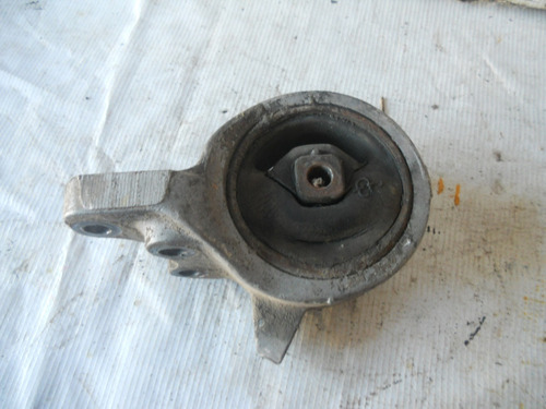 Base De Goma Para Motor Nissan Tsuru 1996-2001 24011 (Usado)